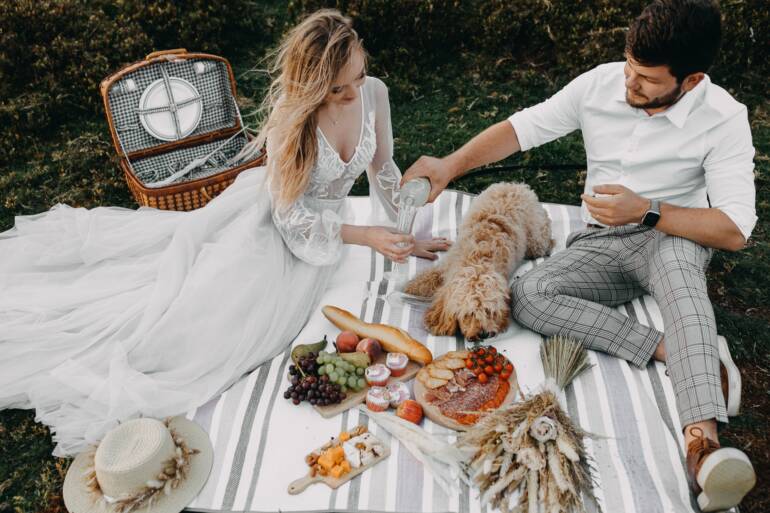 Breathtaking collection of dried plants and preserved roses, perfectly versatile and adaptable for any event, adding a touch of natural elegance and timeless beauty to every occasion.