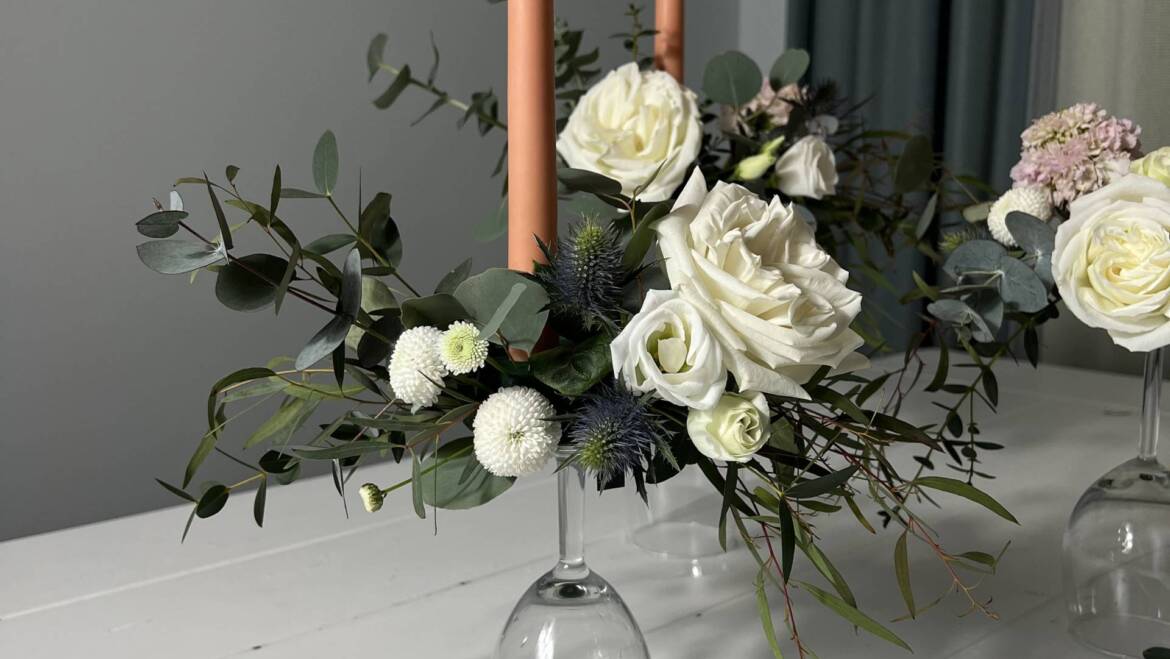 Wedding arrangement of rare elegance, in clod silver tones.