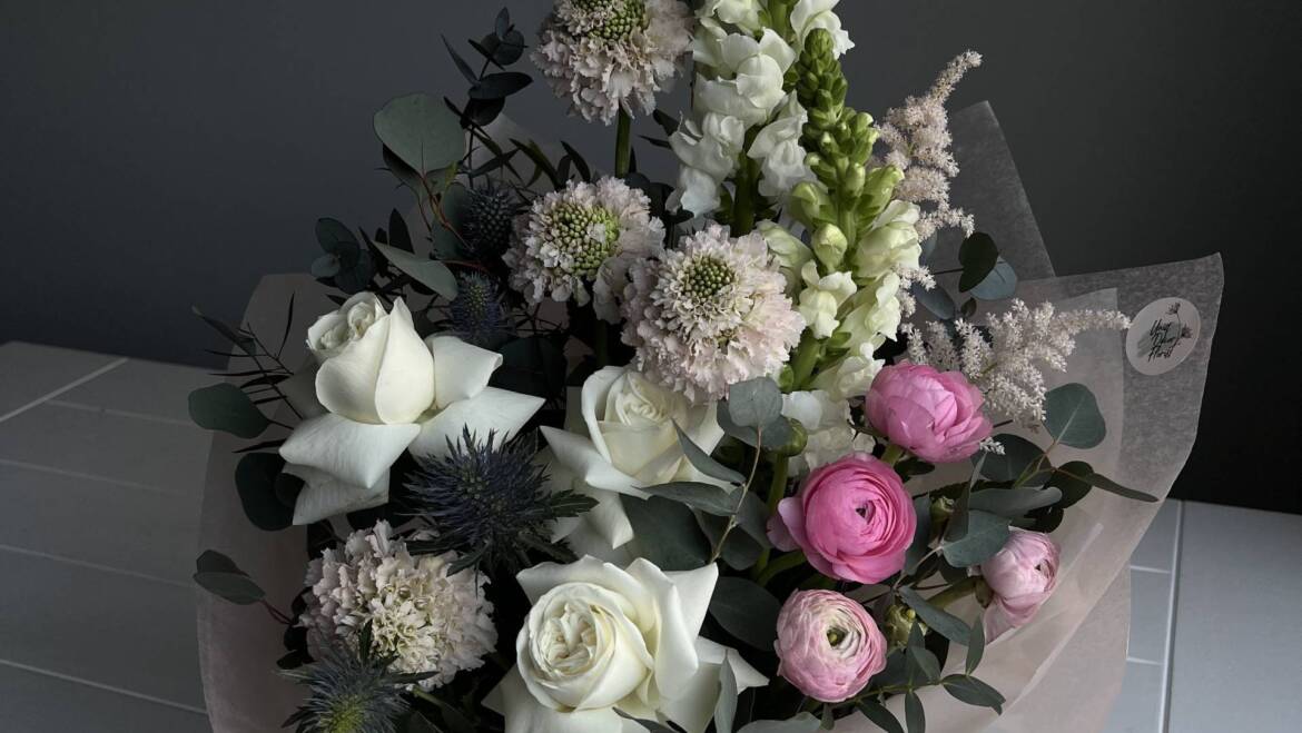Speechless box filled with an elegant combination of flowers, perfectly crafted to impress.