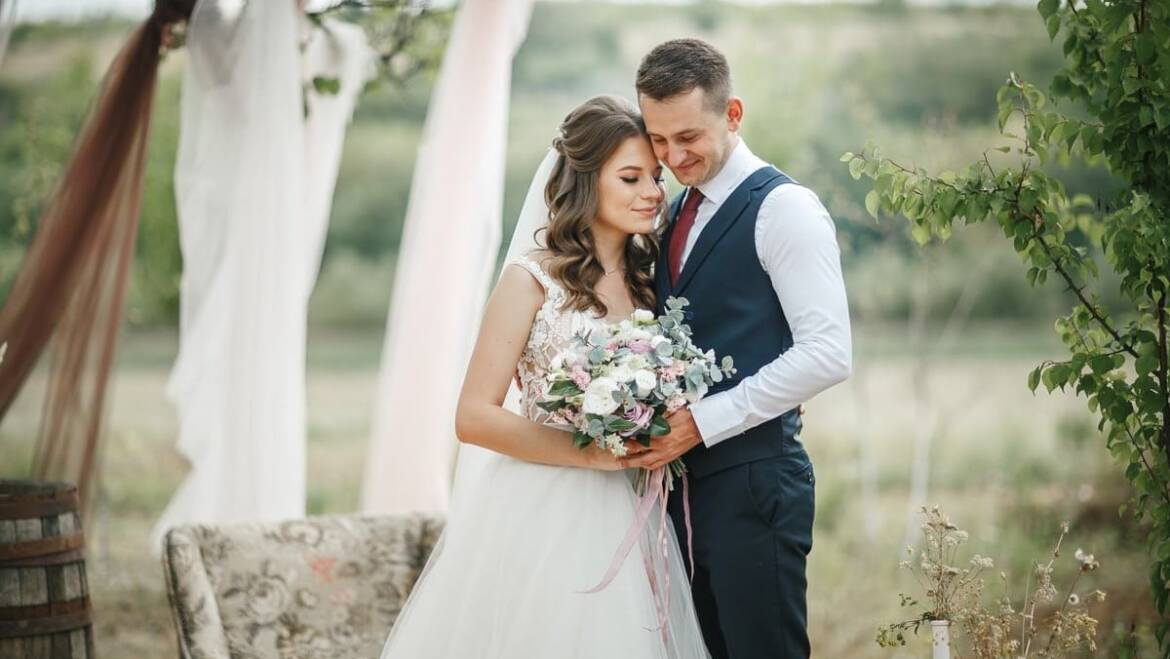 Wedding accessories from artificial flowers in a delightful mix of pink and white.