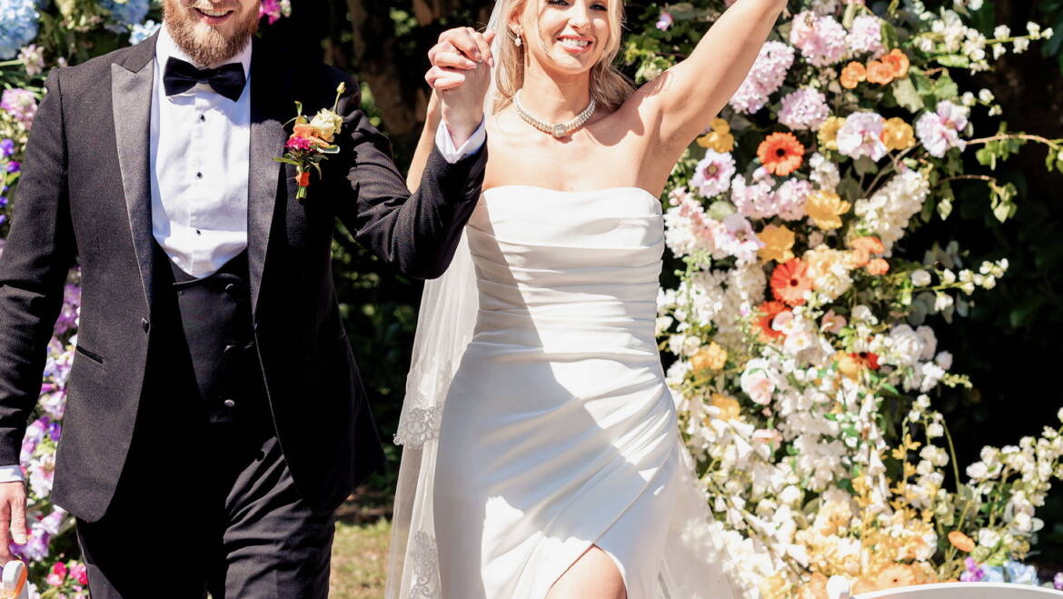 Bright summer flowers for a garden-style wedding, bursting with vivid colors and lush greenery, creating a cheerful, lively, and sunlit floral atmosphere