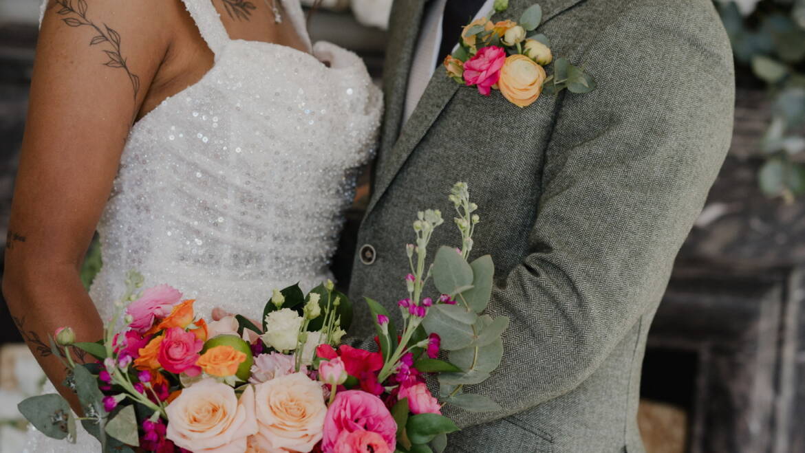 Bright, playful blooms combine with fresh citrus fruits in the bridal bouquet, creating a lively, colourful, and irresistibly fresh summer statement.