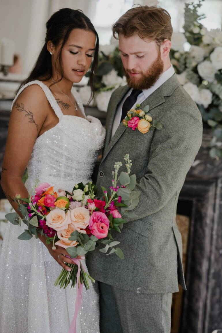 Bright, playful blooms combine with fresh citrus fruits in the bridal bouquet, creating a lively, colourful, and irresistibly fresh summer statement.